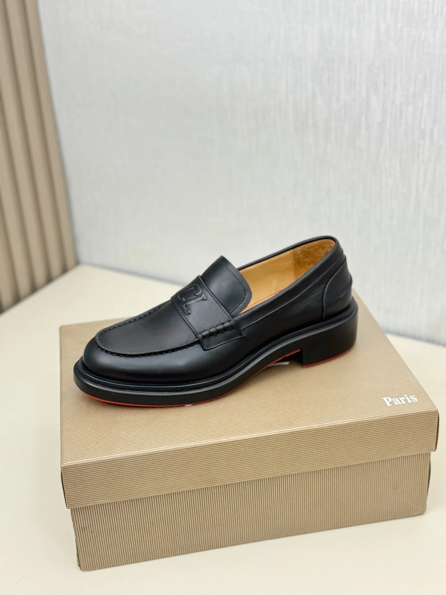 [CL～High-end men's red-soled shoes] Top P: 840💰. Size: 39-44 (38.45.46 can be customized) 🆑Top original order purchasing agent Imported open-edge bead fabric, the lining is made of water-dyed cowhide🉑️ Imported TPU rubber sole, wear-resistant and non-slip, full of European style.
